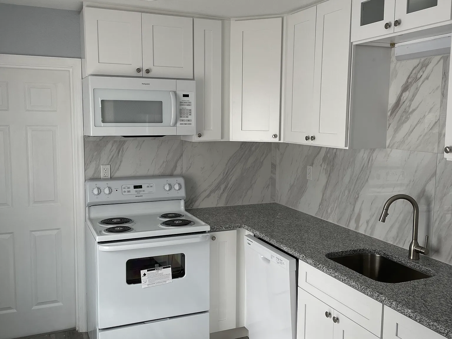 2 bed, 700 sqft, $1,400 — Photo 3