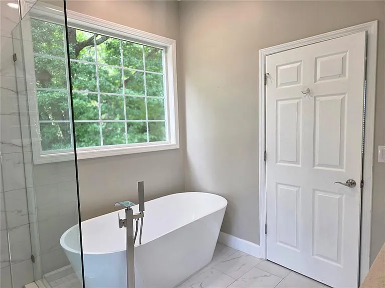 2257 Roseberry Ln — Photo 18