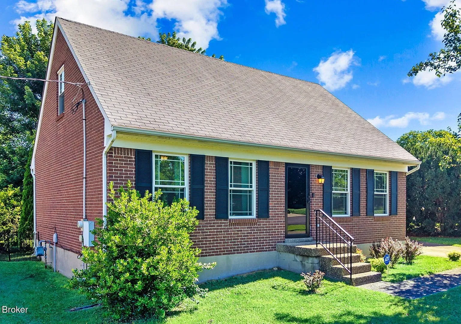 4 Bedroom, 2 Bathroom home! — Photo 1