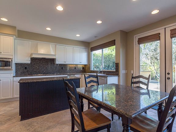 4th image of 2825 Diamond Dr
