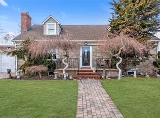 250 Roselle St, Mineola, NY 11501