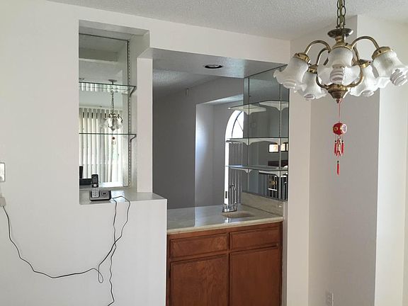 5th image of 306 W Woodward Ave APT A