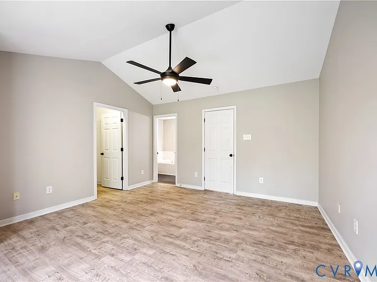 2805 Queensland Dr — Photo 13