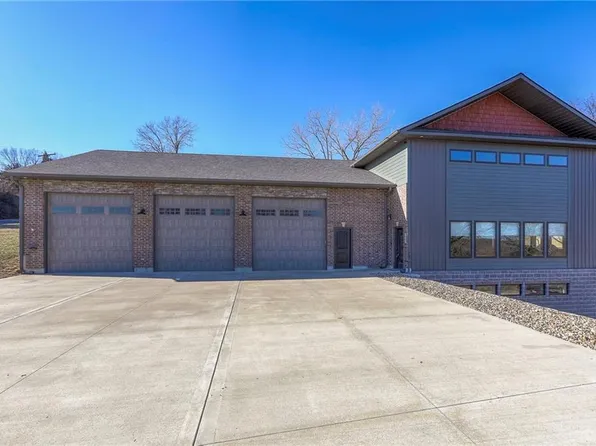300 SE 30th St, Oak Grove, MO 64075