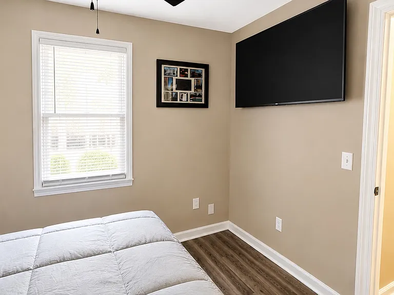 9488 Fenwick Ln — Photo 13