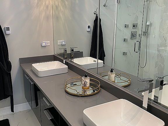 2nd image of 1008 N Larrabee St #2S