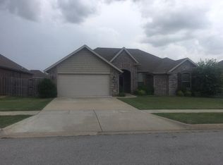 2886 N Seneca Ave, Fayetteville, AR 72704