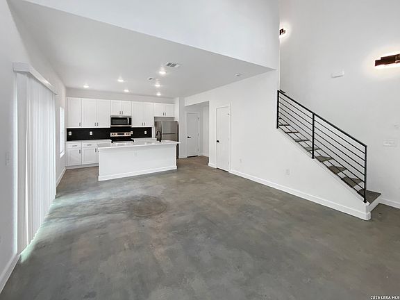 5th image of 918 S Olive UNIT 102