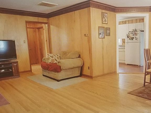 4th image of 857 S Lakeshore Dr