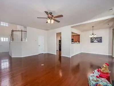 3 bed, 2.5 bath, 1750 sqft, $2,175 — Photo 3