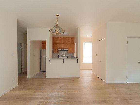 3rd image of 798 Monterey Blvd APT 1D