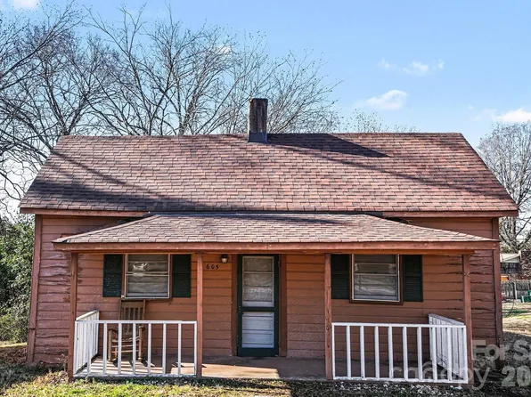 605 Kings Mountain St, Clover, SC 29710