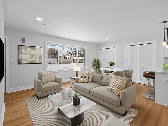 3rd image of 5224 Curtis Ln