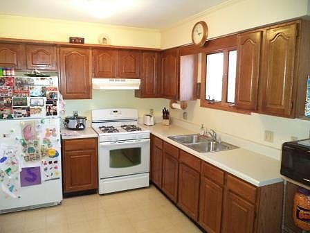 2nd image of 100B Karen Dr