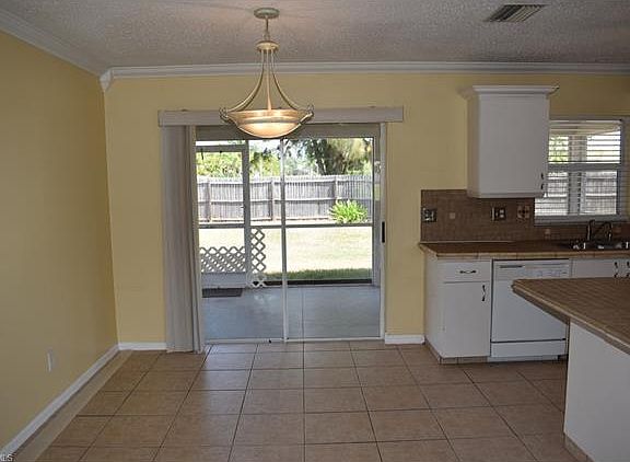 5th image of 1229 SW 38th Ter