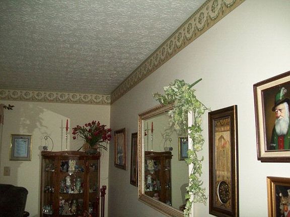 2nd image of 814 Forest Ln
