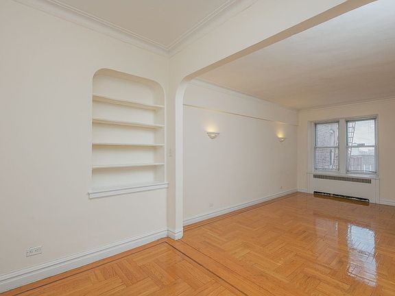 2nd image of 601 Pelham Pkwy N APT 619