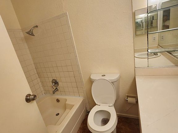3rd image of 4610 Elk Springs Ave APT B