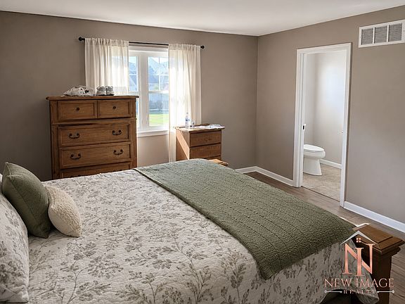 2nd image of 306 Vail St