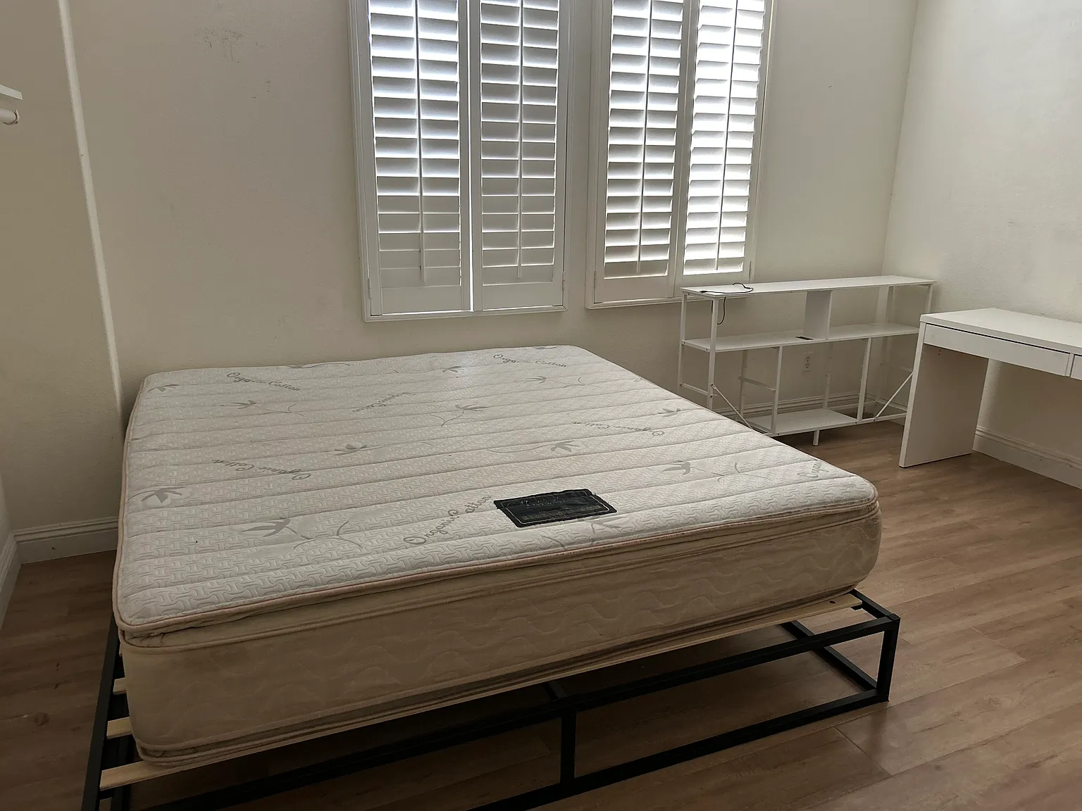 6 bed, 4388 sqft, $1,099 — Photo 2
