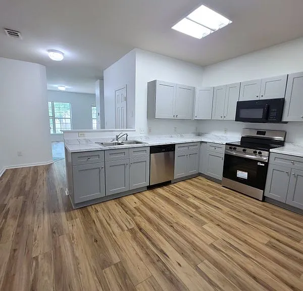 2179 Dillard Xing — Photo 10