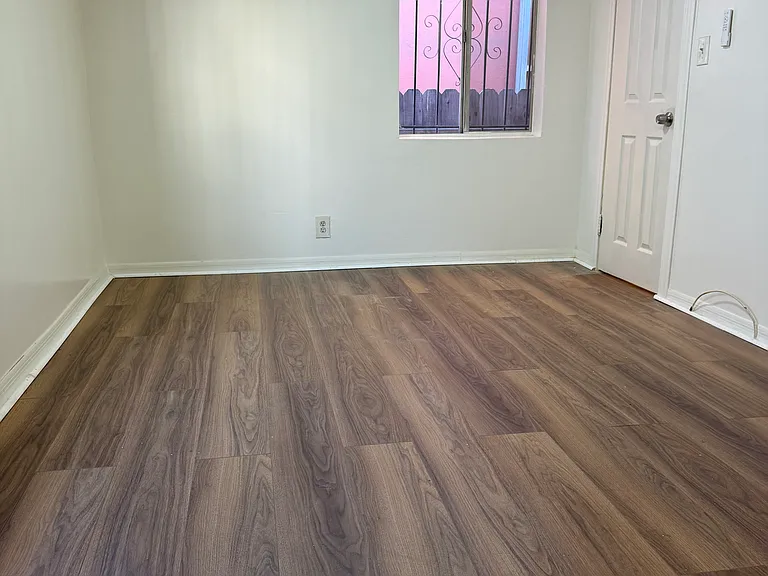 1322 N Serrano Ave — Photo 11