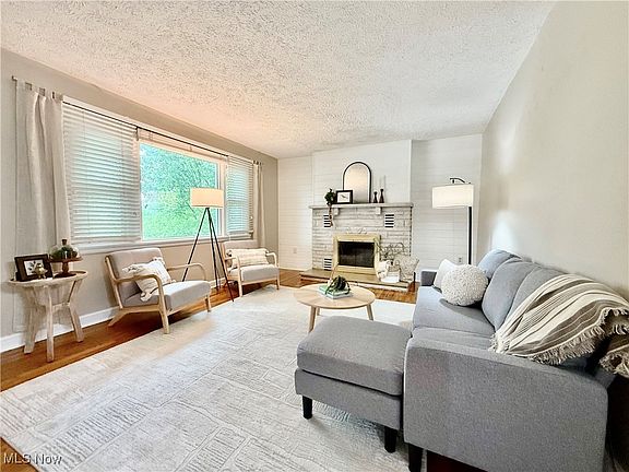 5th image of 4908 Crestview Cir