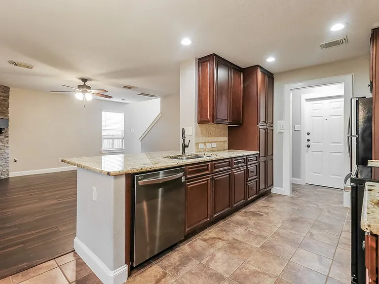 18400 Sunrise Pines Dr — Photo 9