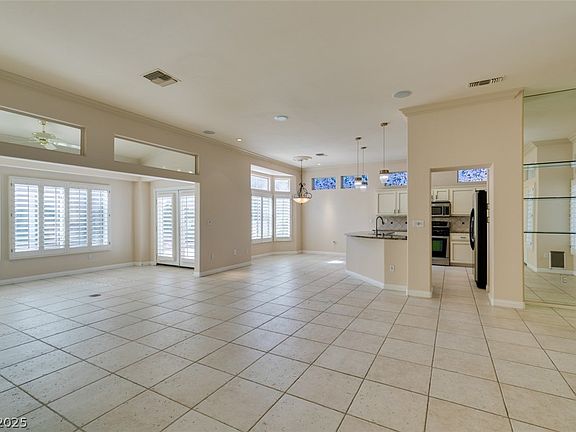 5th image of 10041 Woodhouse Dr
