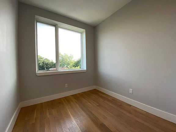 5th image of 745 Lafayette Ave #4R