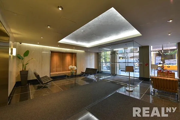 Rented by REAL New York | media 52