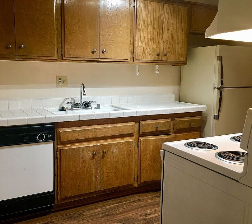 1st image of 5403 Newcastle Ave APT 11