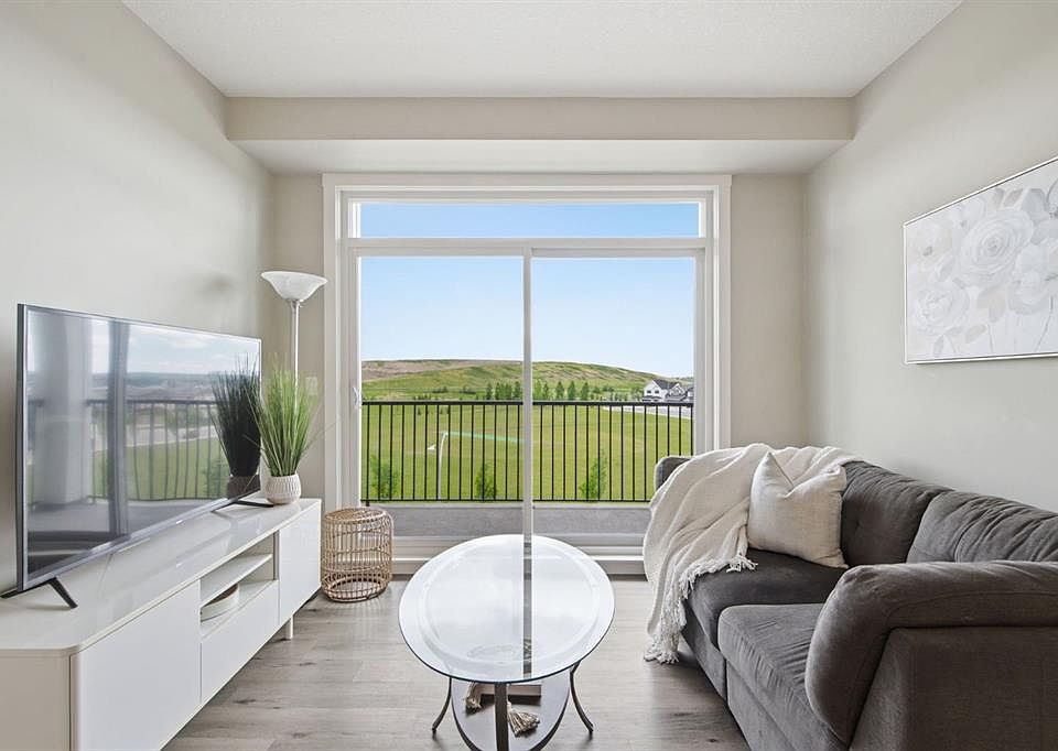 1st image of 10 S Walgrove Walk SE #419