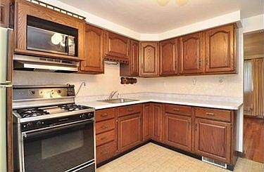 4th image of 4883 Elmwood Dr