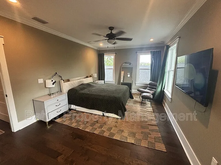 211 E Adalee St — Photo 12