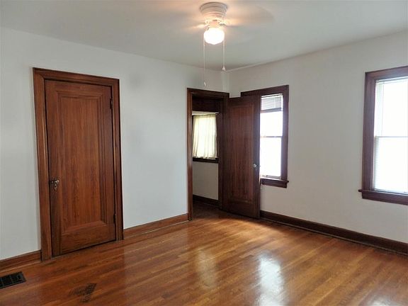 4th image of 315 W 7th Ave