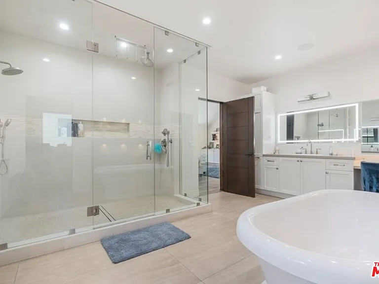 17520 Embassy Dr — Photo 38