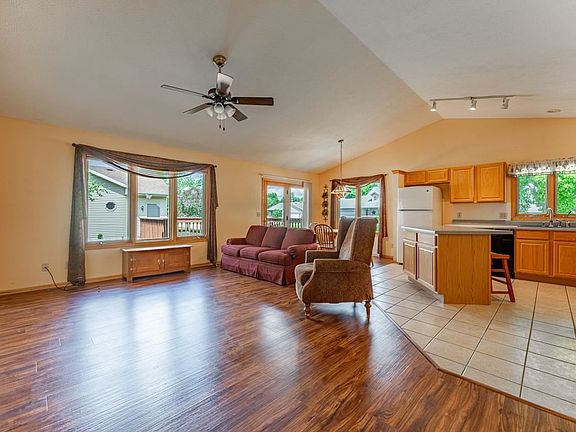 5th image of 315 Pebbles Ave