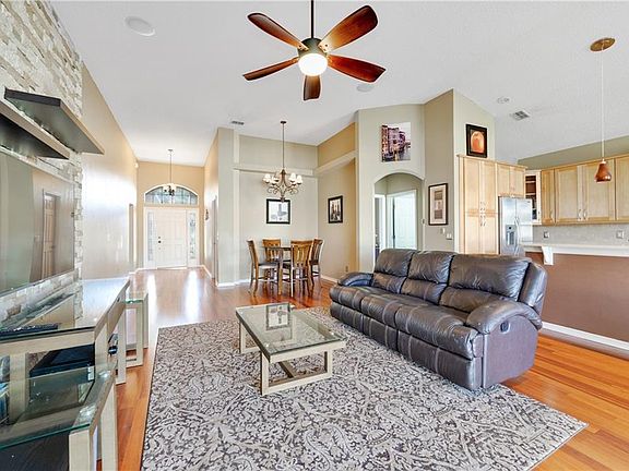 4th image of 510 Winding Hollow Ave