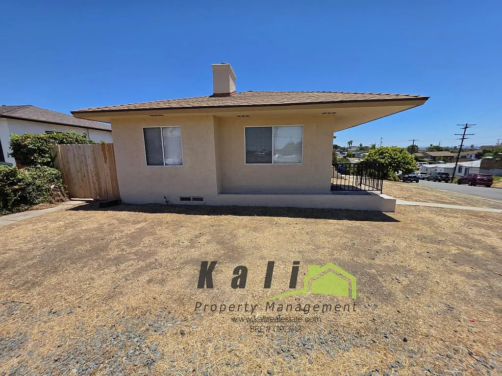2141 Flintridge Dr — Photo 3