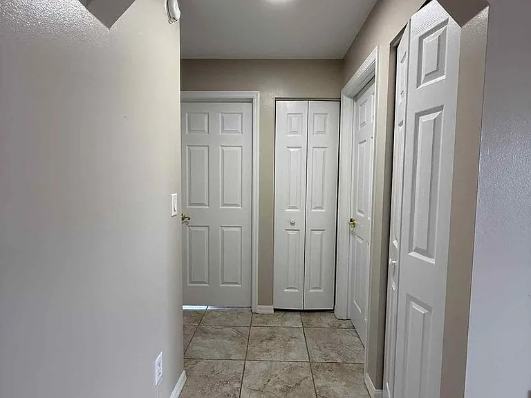 17 Hemlock Radial Ct — Photo 13