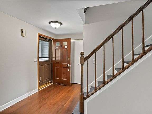 3rd image of 545 Ridgefield Dr