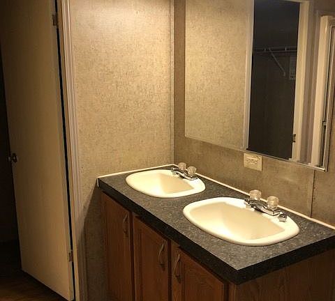 4th image of 132 Cheyenne Ct S