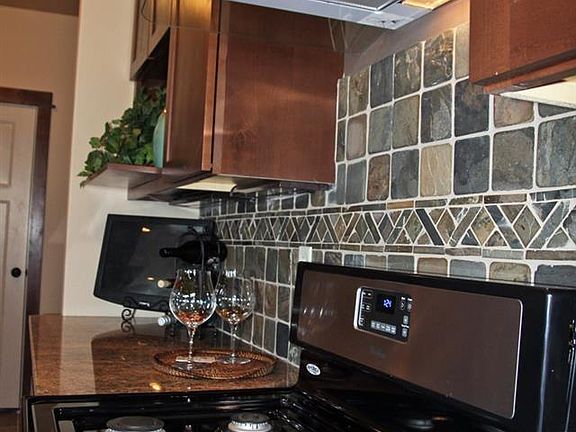 3rd image of 129 E Granite Peak Dr