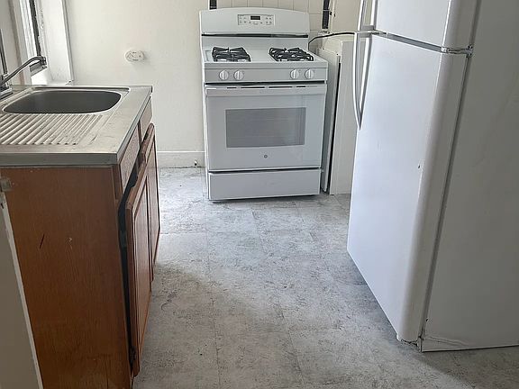 2nd image of 1061 Bergen St APT 3