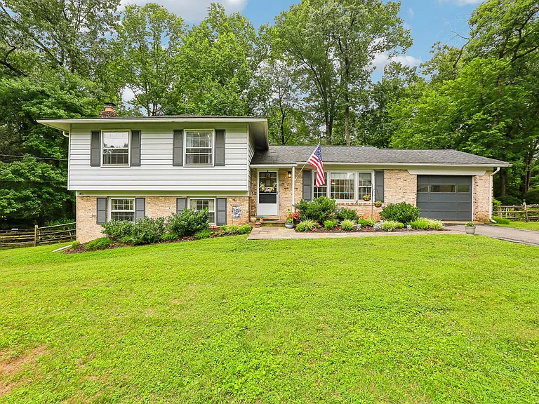 18033 Mill Creek Dr — Photo 5
