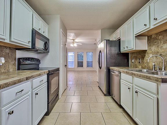 3rd image of 1521 Kelly Ln