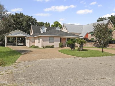 1910 Schencks St, Biloxi, MS, 39531