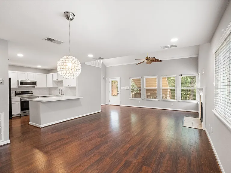 54 Sawmill Grove Ln — Photo 5