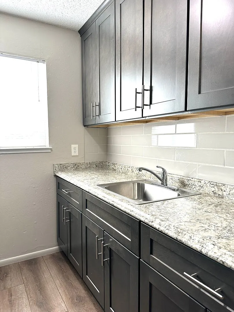 212 D Street — Photo 4